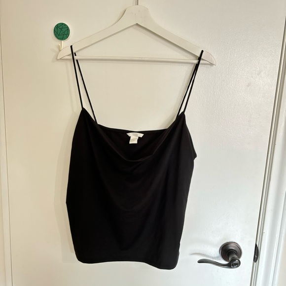 4 tank top bundle $28 - Picture 5 of 8